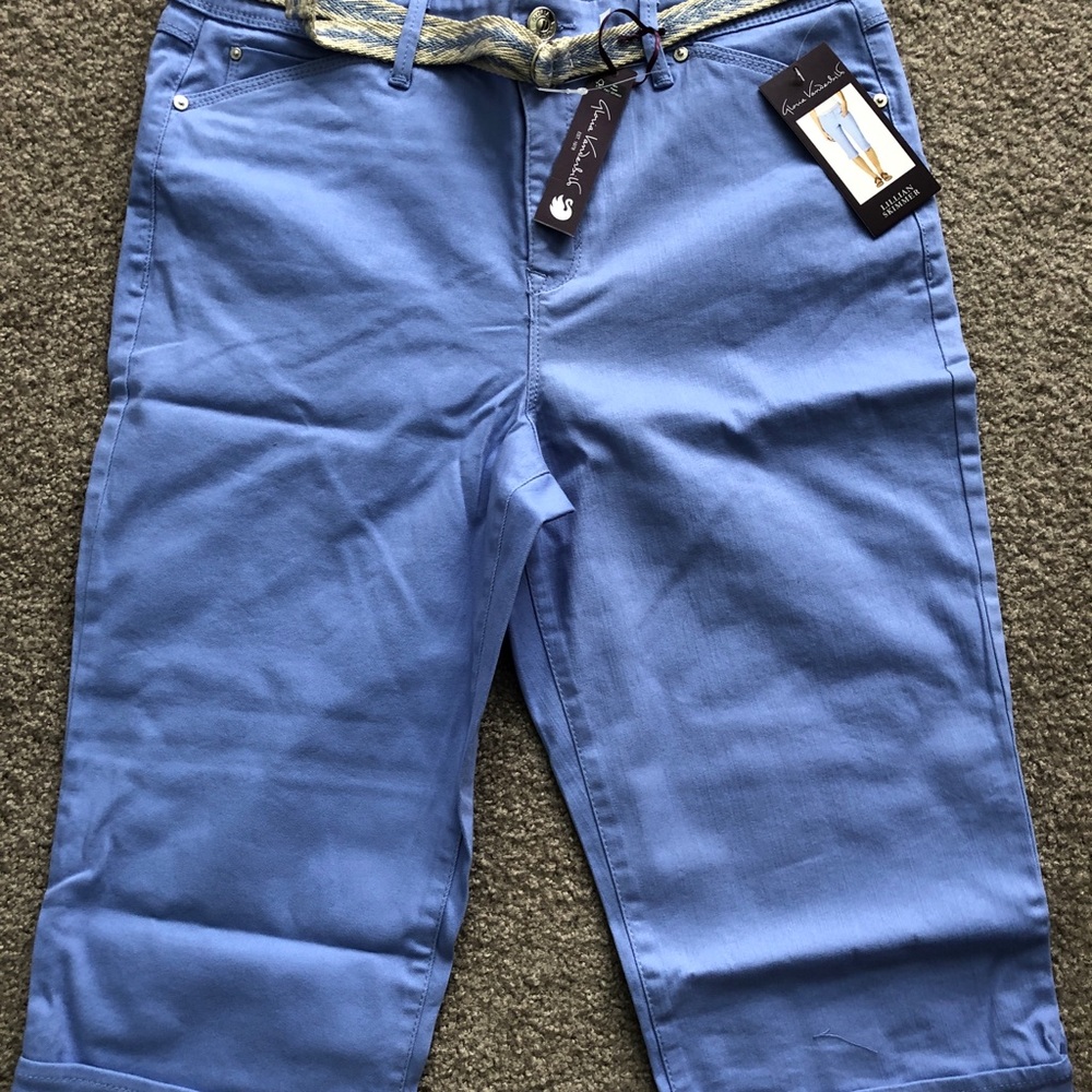 Different Pants - Picture 16 of 16